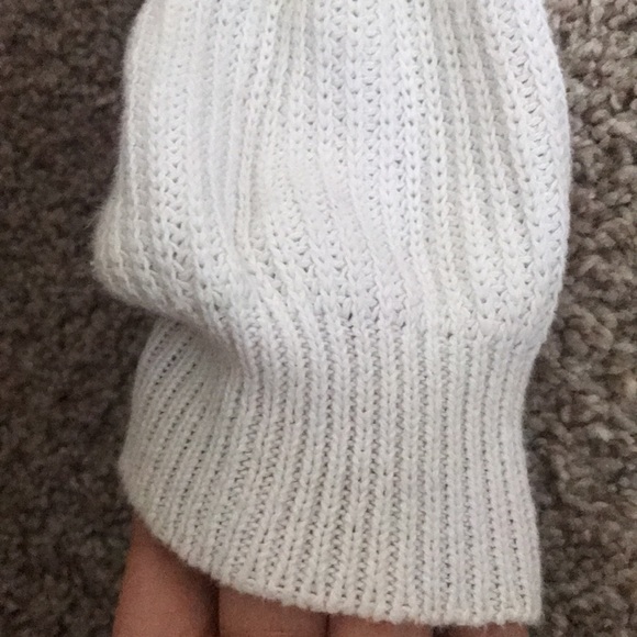 Size S teal and white sweater, great for a light layer. In perfect condition - Picture 4 of 4